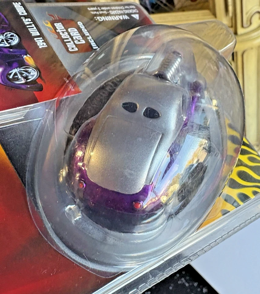 MUSCLE MACHINES • 1941 Willys Coupe [Purple & Silver]. 1/64 Scale  - Image 4 of 4