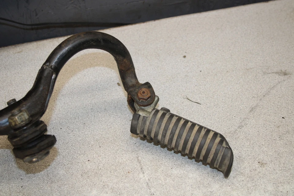 Yamaha DS7 250 1972 reposapiés delantero barra de escalones X11-2245. ABG Foto 2 de 4