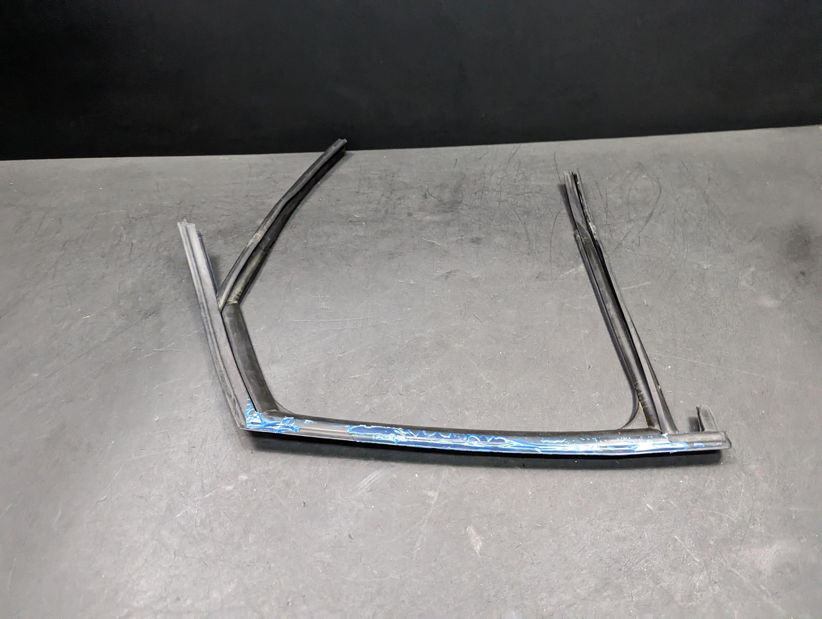 Rear Left Door Window Glass Run Channel 2018 Audi Q3 8U0839439 