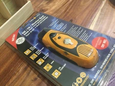 Life+Gear Rechargeable Crank Flashlight With Fm Radio & Siren yellow nib