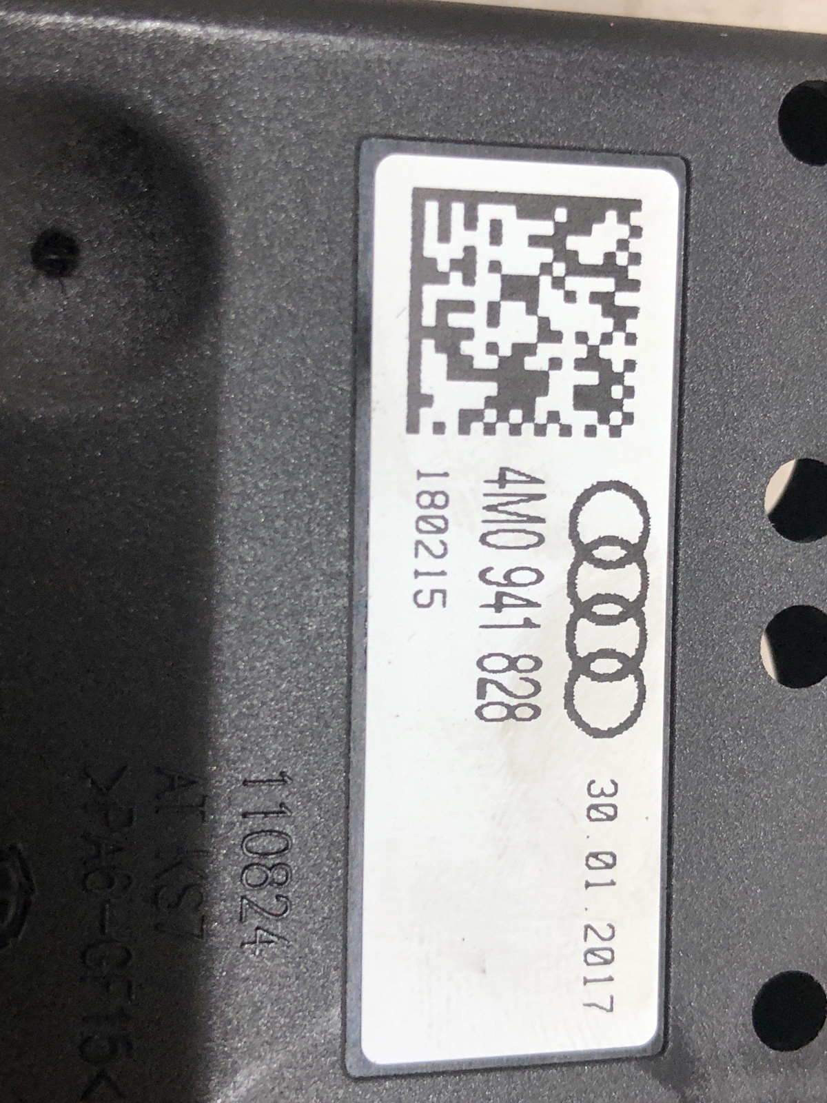 2016-2020 BENTLEY BENTATGA OEM POWER DISTRIBUTION FUSE BOX 4M0941828