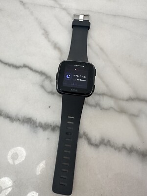 Fitbit Versa Smartwatch, Band - Small