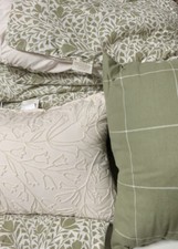    Threshold Floral Printed Comforter Set Green, 5 Piece  As Shown   GREAT    