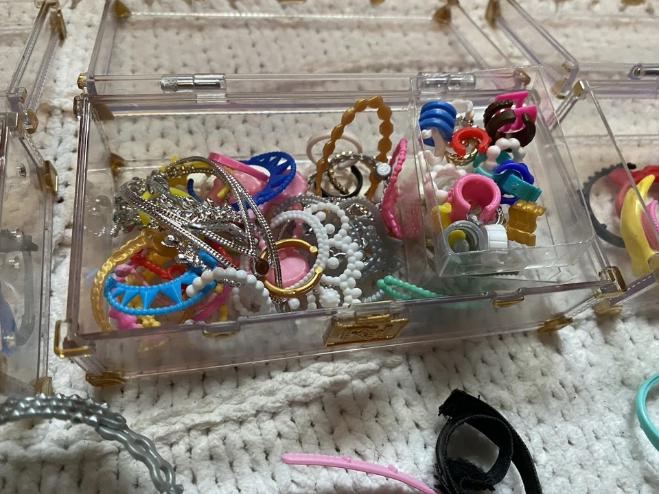 Gran 90+ Piezas Muñeca Barbie Moda Accesorios Lote Gafas de Sol Cinturones Zapatos Sombreros +++ Foto 4 de 4