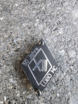 LOBO MC Plakette, 50 Jahre, Alu, zum Schrauben, Autorisierter Verkauf LOBO MC