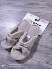 Isotoner Slippers Womens 8.5-9 Large Taupe Memory Foam Open Toe Slide NWT