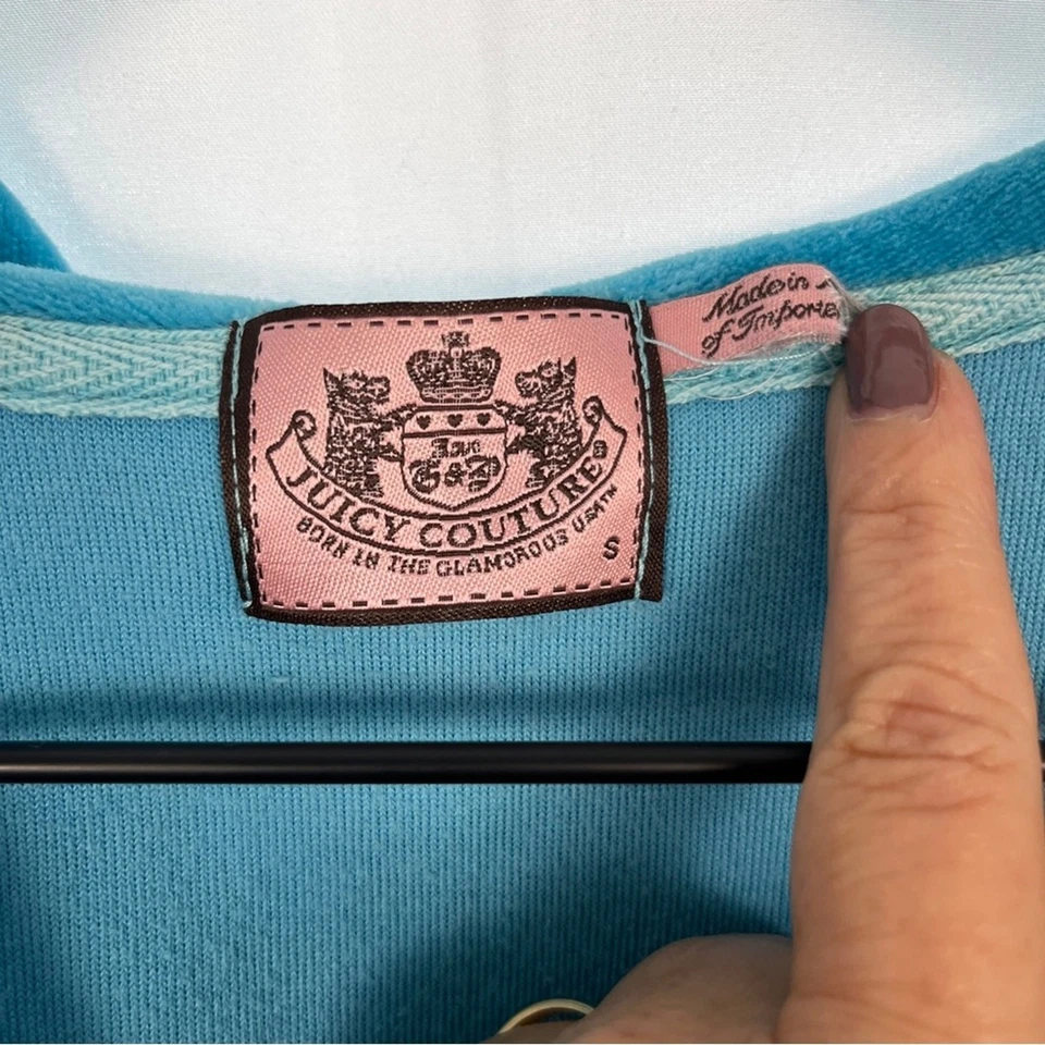 Chaqueta deportiva de terciopelo azul con logotipo bordado vintage Y2K JUICY COUTURE para mujer pequeña Foto 3 de 4