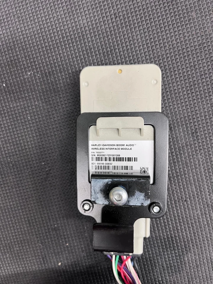 HARLEY-DAVIDSON BOOM! AUDIO WIRELESS INTERFACE MODULE (WHIM) P/N: 76000771 — 第 3/4 张图片