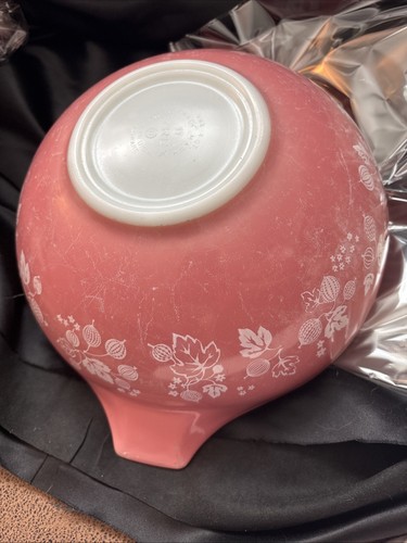 Vintage Pyrex Pink White Gooseberry Cinderella 4 qt Mixing Bowl 444 Some Scratch