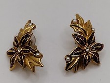 Vintage AVON Poinsettia Red Flower Pierced Post Christmas Earrings with gift box