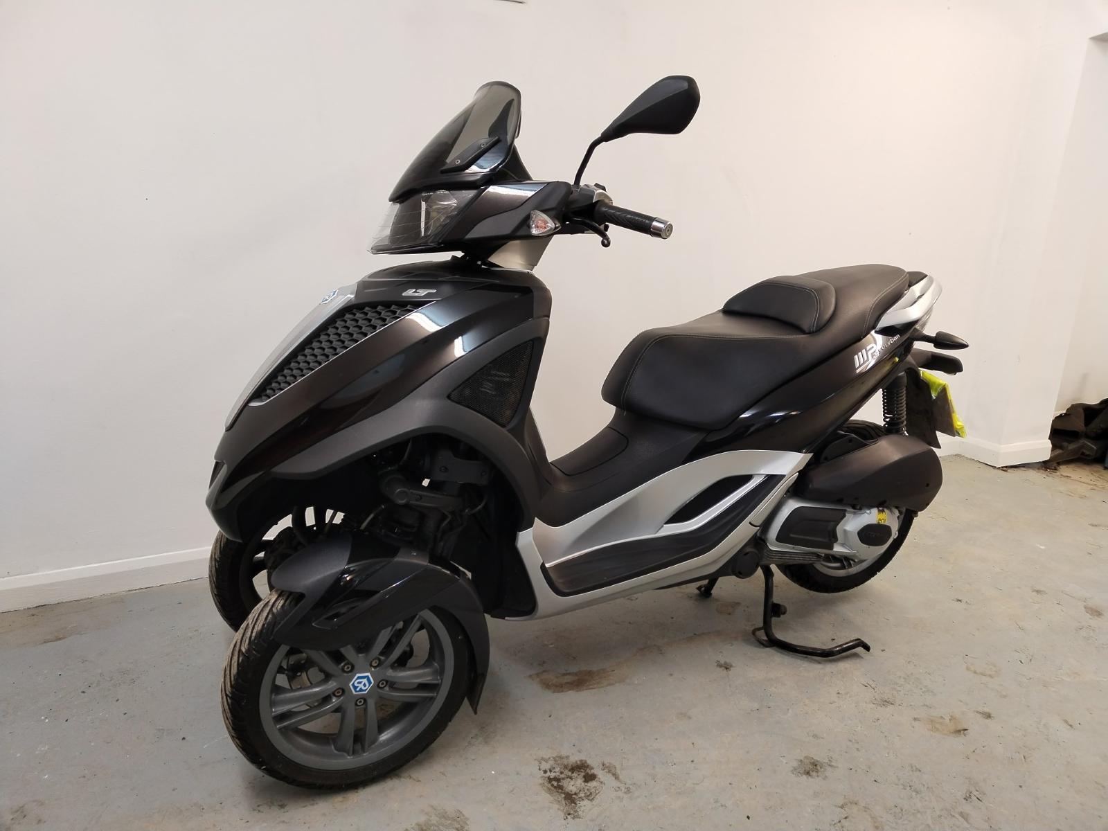 PIAGGIO MP3 300 YOURBAN LT TRIKE TRICYCLE RIDE ON CAR LICENCE SCOOTER 3