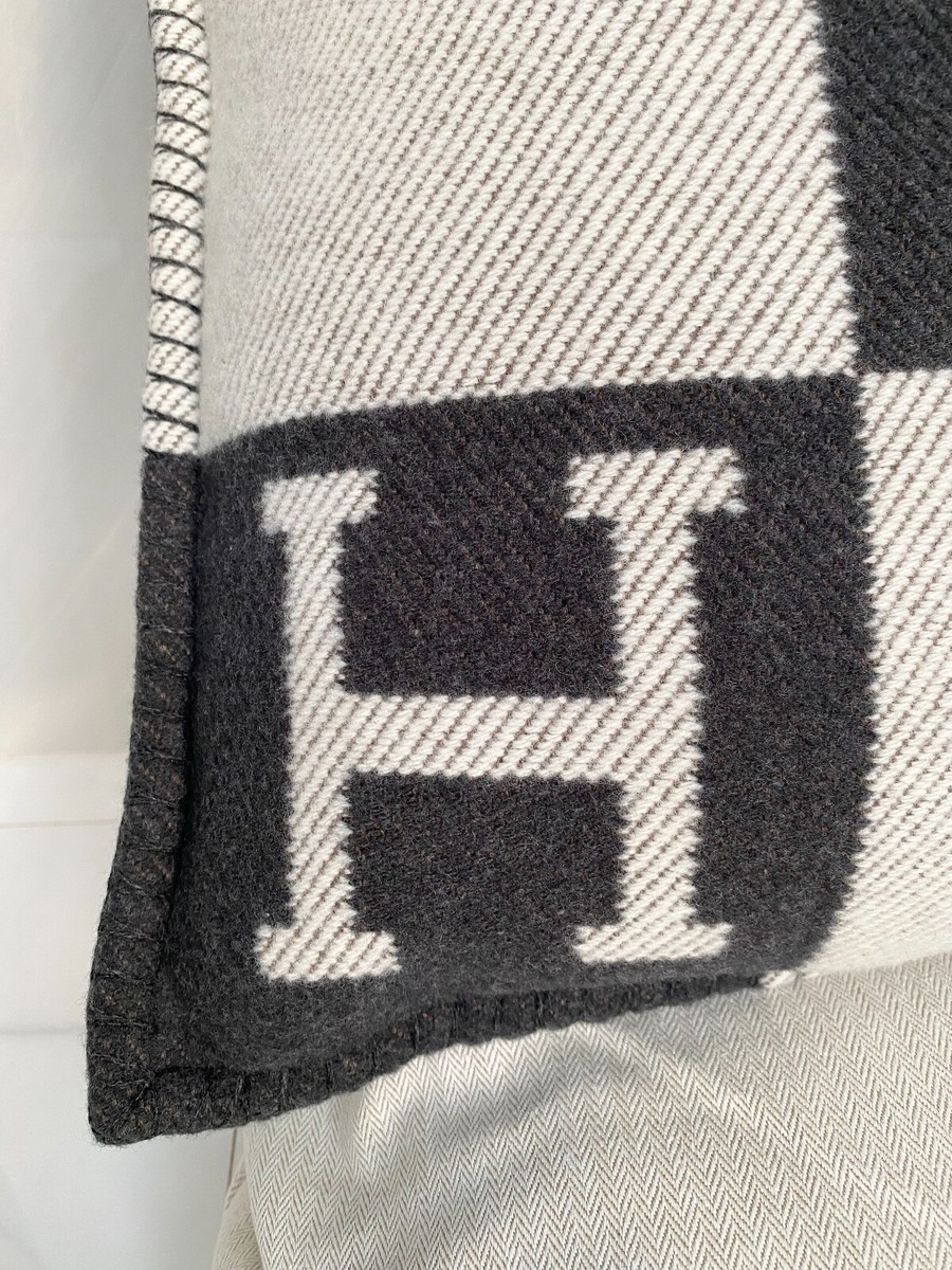Coussin Hermès Avalon III Petit Modèle - Laine & Cachemire - Ecru/Potiron - Neuf Avec Reçu
