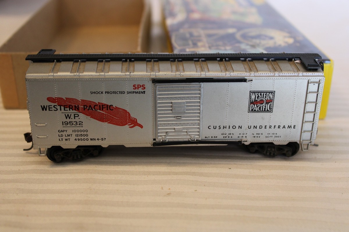 HO Scale Athearn, 40' Box Car, Western Pacific, Silver