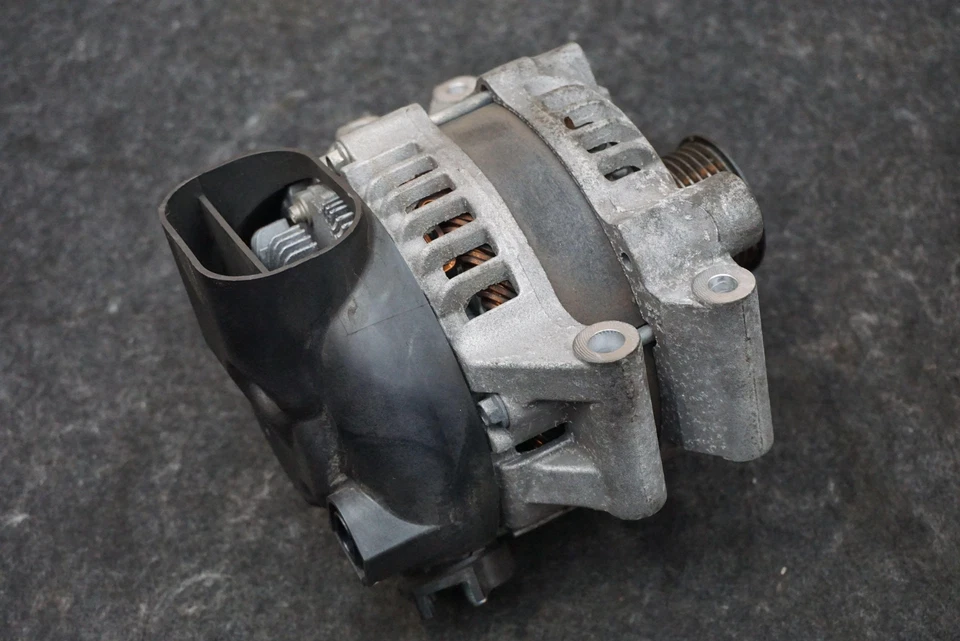 Conjunto generador alternador eléctrico 12317606628 BMW M6 F06 13-18 Foto 4 de 4