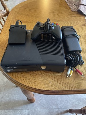 XBOX 360 with All Cords, 1 Controller, 5 Games and 500GB Storage Drive