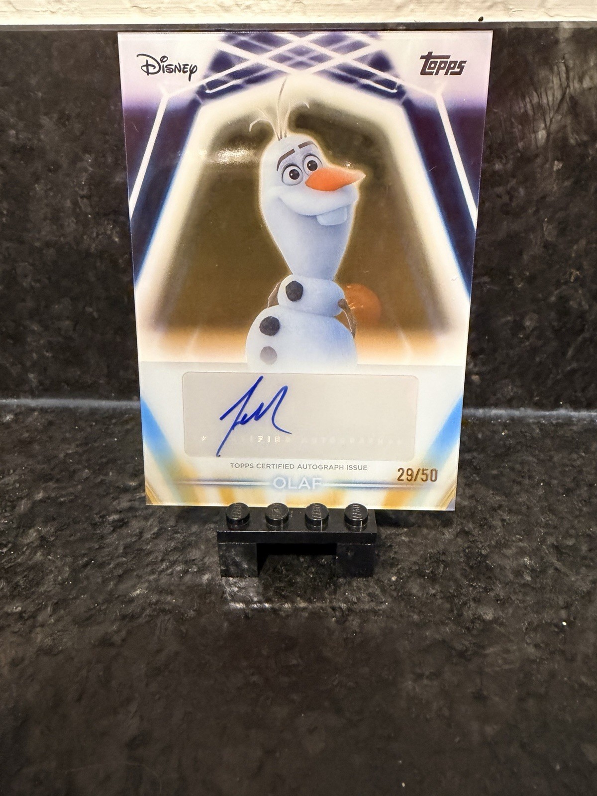 Olaf 2026 Topps Disney Neon #TNA-JG Topps Neon Autographs PETG