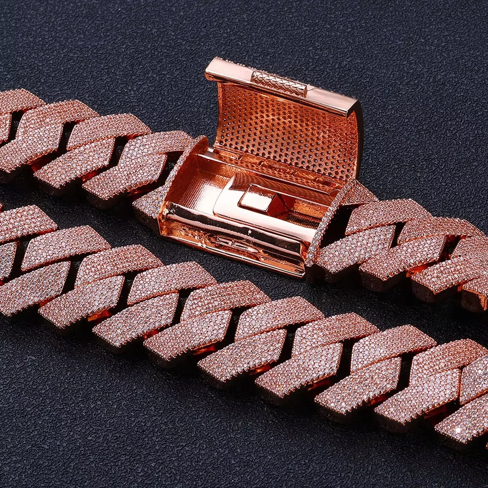 Brazalete de eslabones cubanos de diamantes simulados de corte redondo de 15 quilates chapado en oro rosa de 14 quilates Foto 3 de 4