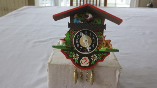Vintage Miniature German Wind Up Cuckoo Clock With Boy and Girl on Teeter Totter - Afbeelding 2 van 10