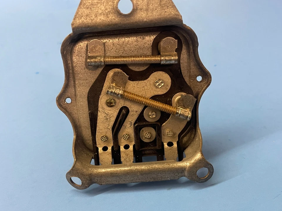 Regulador de tensão Delco 8C Pontiac NOS 1119511 preço reduzido sem cobertura - Imagem 3 de 3