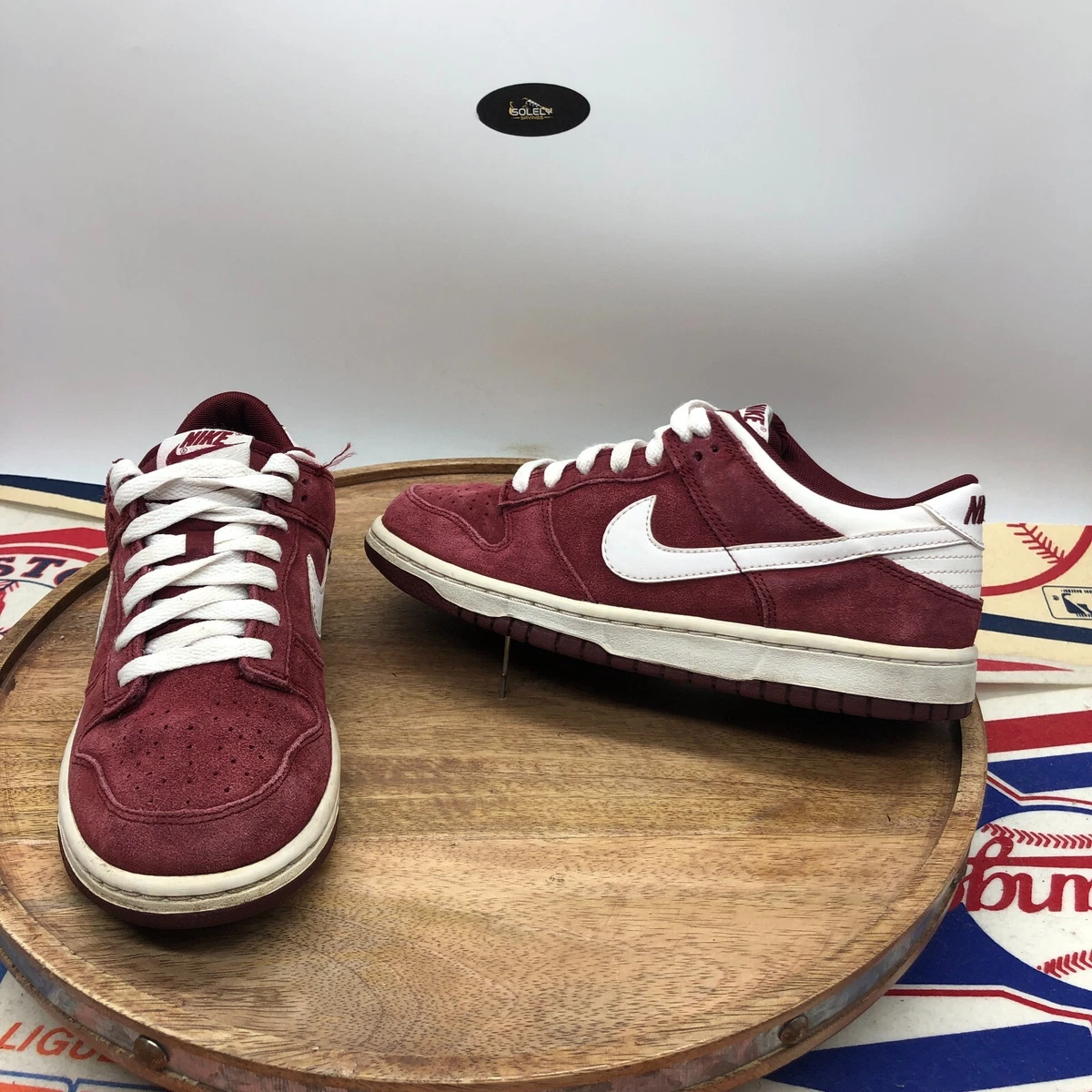 Nike hot sale sneakers maroon