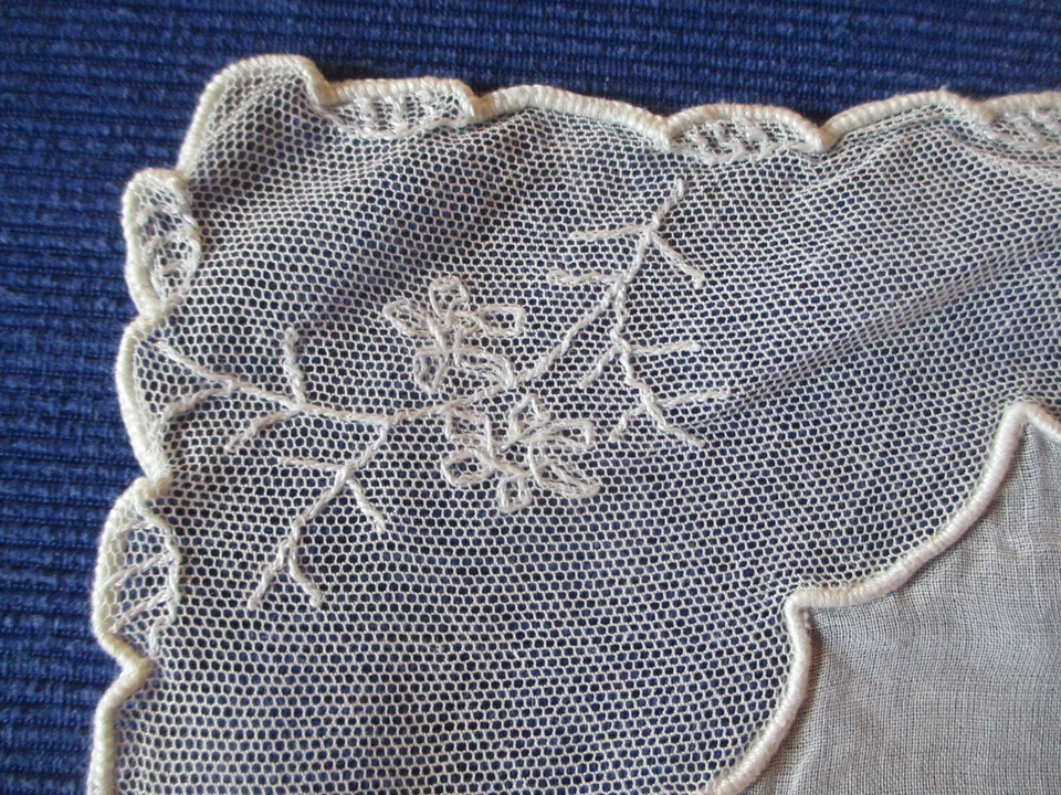 Mouchoir N°31 de mariée ancien broderie tulle accident Lot de 2 - Photo 3/4