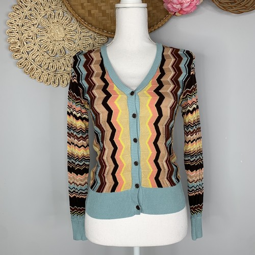 Multicolor Chevron Button Front Cropped 