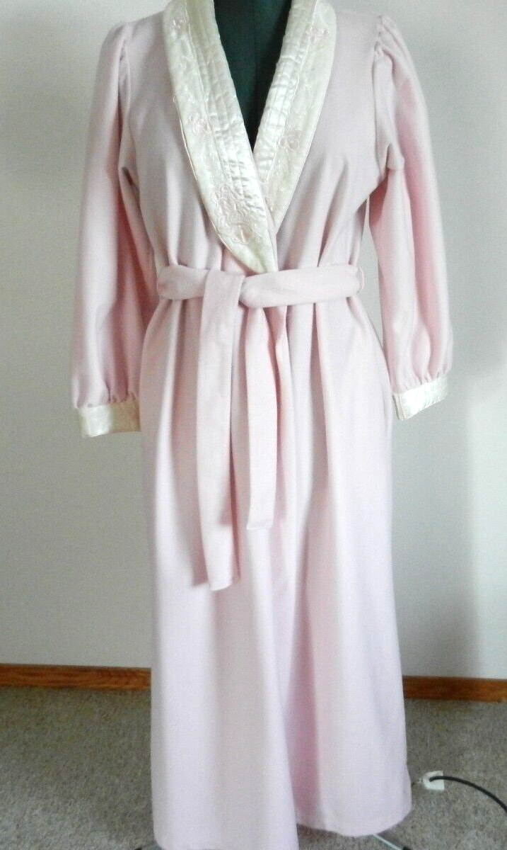 Vintage Gilligan OMalley baby pink dressing gown house robe size 12 - 14