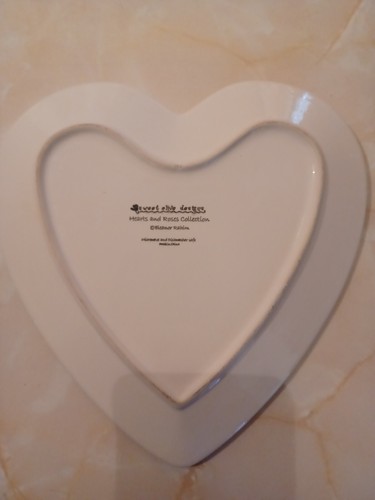Plato en forma de corazón de 8"w8" con rosas pintadas - Imagen 3 de 4