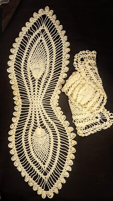 Antique Handmade Set Of 2 Crotched Table Runners Beautiful Pattern Hard To Find