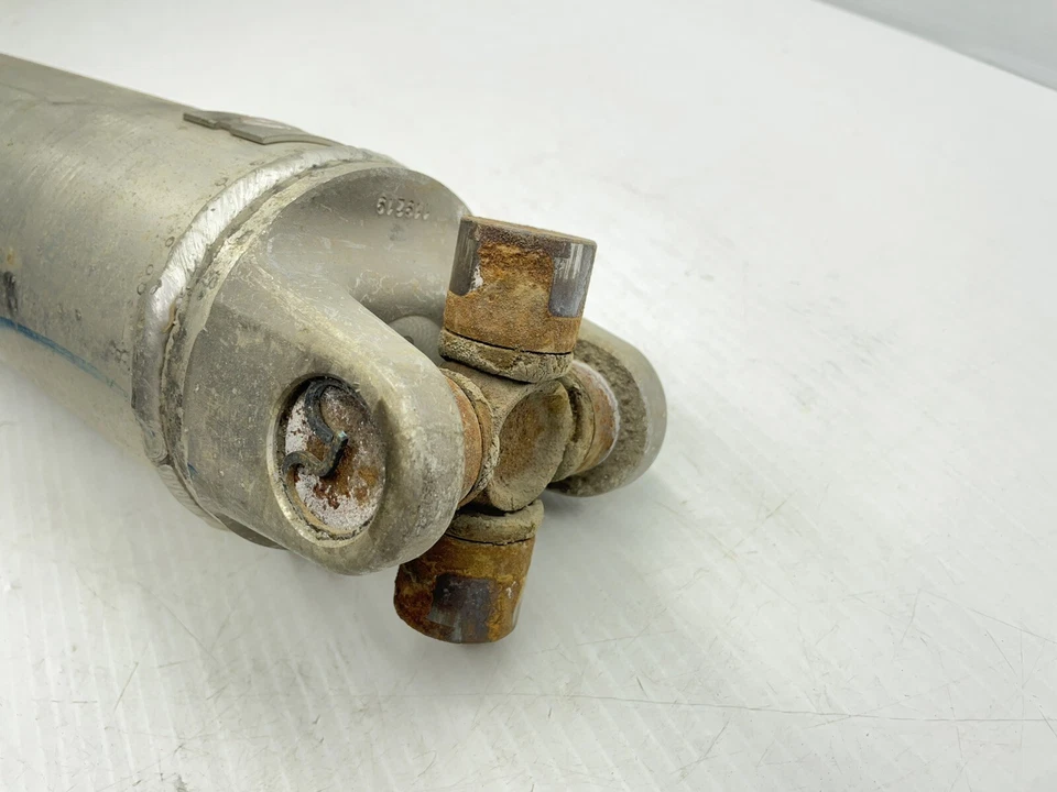 ♻️ 2015-2020 5.3L CHEVROLET TAHOE & GMC YUKON 4X4 REAR DRIVE SHAFT - Image 2 of 4