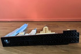 LEGO ARCHITECTURE: New York City (21028) Complete with Box and Manual