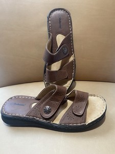 Shaboom Brown leather Sandals Women’s Size 10 Adjustable New