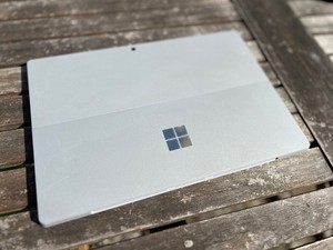 Microsoft Surface Pro 1724 | 256 GB – Defekt (Ersatzteilträger)