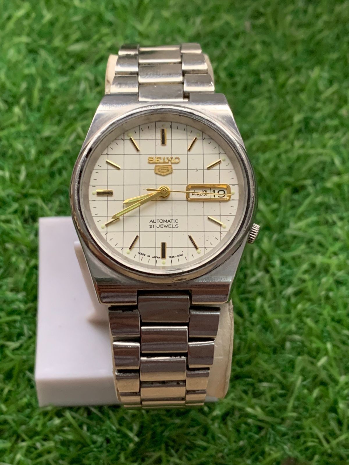 Steel Stainless in dial Japan Vintage Seiko5 Automatic white men Wristwatch made - VintageWatches.PK Steel Stainless in dial Japan Vintage Seiko5 Automatic white men Wristwatch made - vintagewatches.pk