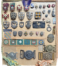 Très Jolie Tableau Environ 50 Pièces Scout De FRANCE  Tissu Boucle Ceinturon Ect