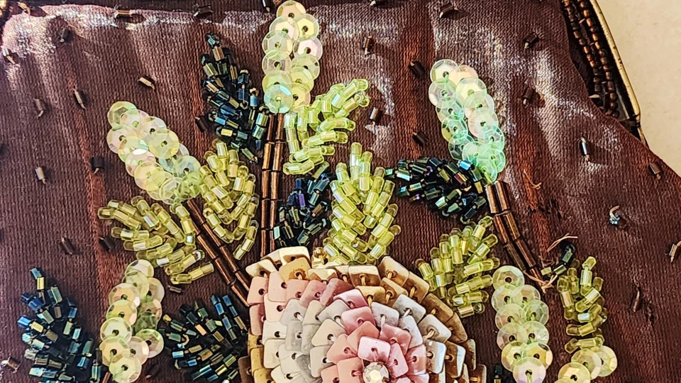 Vintage Perlen/Pailletten Handtasche braun Satin Blumen rosa & grün schönes Stück 11x6" - Bild 2 von 4