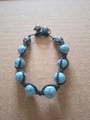 Armband im Shamballa-Stil mit türkisfarbenem Stein und Kordelzug verstellbar