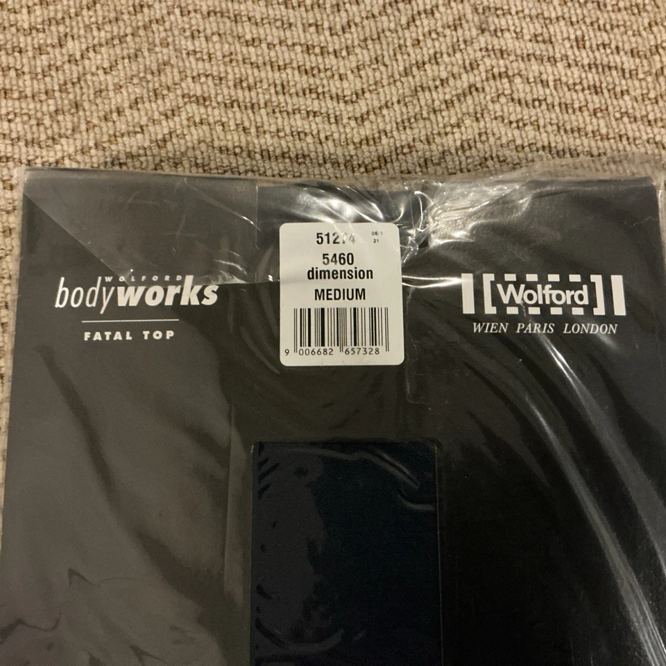 Top corto Wolford Bodyworks Fatal Glamour negro Kylie Jenner mediano gimnasio fitness Foto 3 de 4