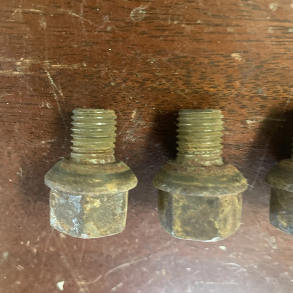 JUEGO 5 PERNOS DE TUERCA 14MM X 1.5 VOLKSWAGEN T1 BUG BEETLE 1968-1979 (T2 BUS 1950-1970) Foto 2 de 4