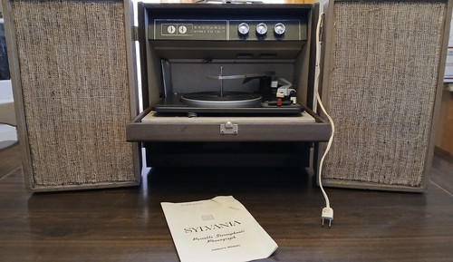 Vintage 1960s SYLVANIA GARRARD Portable Suitcase-Style Stereoscopic Phonograph