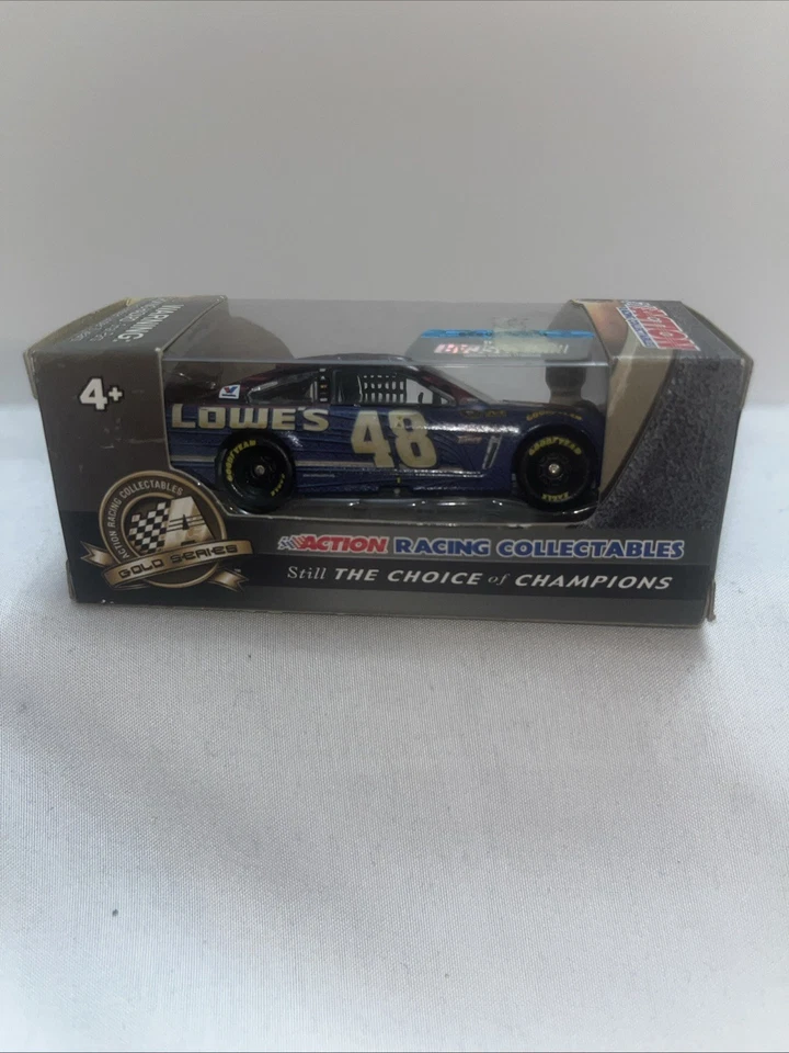 Jimmie Johnson Lowes Superman NASCAR 2016 1:64 diecast Foto 3 de 4