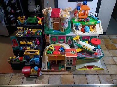 HUGE LOT of Vintage Fisher Price Little People Toys 1960 Airport Village Farm