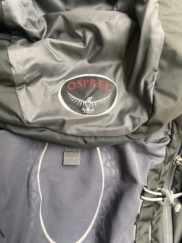 EXCEPTIONAL CONDITION Osprey Atmos 50 Men’s S 16-19” Backpack Black Gray $279 - Picture 2 of 9