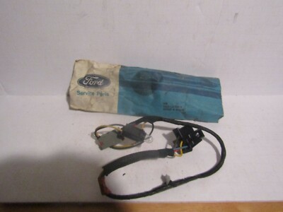 80 LINCOLN  MARK IV V SOCKET AND WIRING NOS