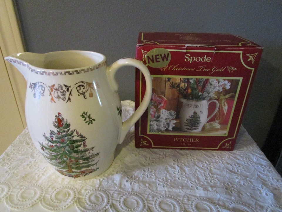 Spode Christmas Tree Gold Pitcher 22K Gold Accents 60 oz Never Used Earhenware - Image 2 of 4