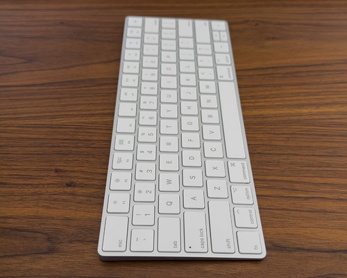 Genuine Apple Magic Wireless Rechargeable Keyboard - Lightning Connector A1644 - Picture 4 of 5