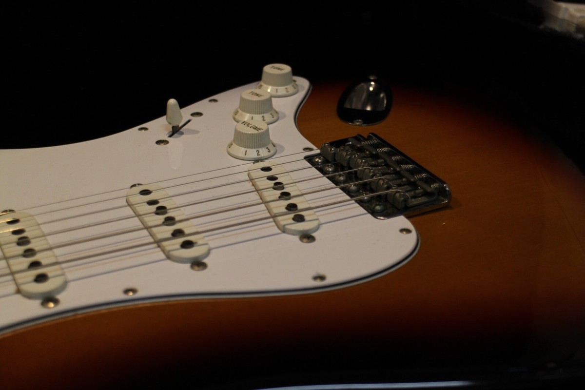 USED Fender Japan Crafted in Japan Stratocaster ST62 Dneck