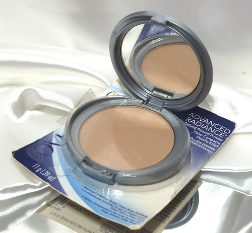 CoverGirl Advanced Radiance Pressed Powder – Classic Beige 115 – 0.39 oz – NEW - Picture 2 of 3