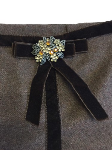 Beautiful Brown Wool Faux Wrap Skirt With Velvet Trim And Brooch Sz S NWOT - Picture 4 of 8