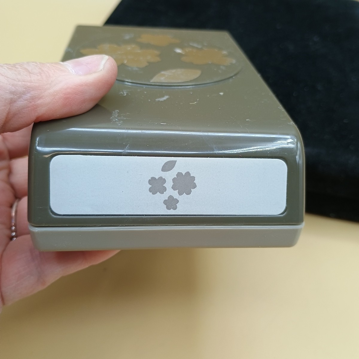 Small Flower & Leaf Punch Stampin’ Up! Retired 